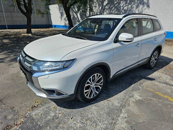 MITSUBISHI OUTLANDER 2.2 4X4 16V DIESEL 4P AUTOMÁTICO